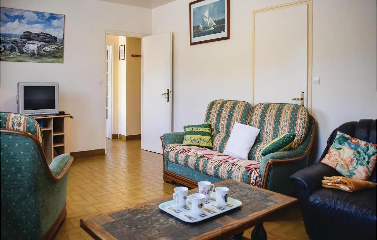 4 Bedroom Pet Friendly Home In Ploumilliau Kermeur 0*,