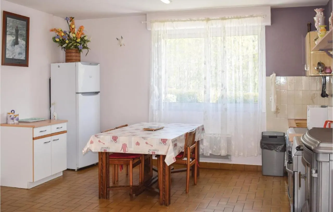 Holiday home 4 Bedroom Pet Friendly Home In Ploumilliau Kermeur