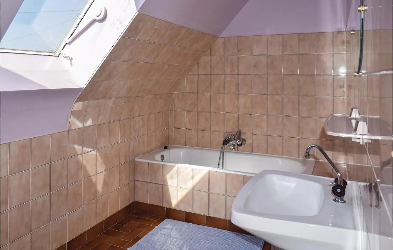 펜션 4 Bedroom Pet Friendly Home In Ploumilliau Kermeur
