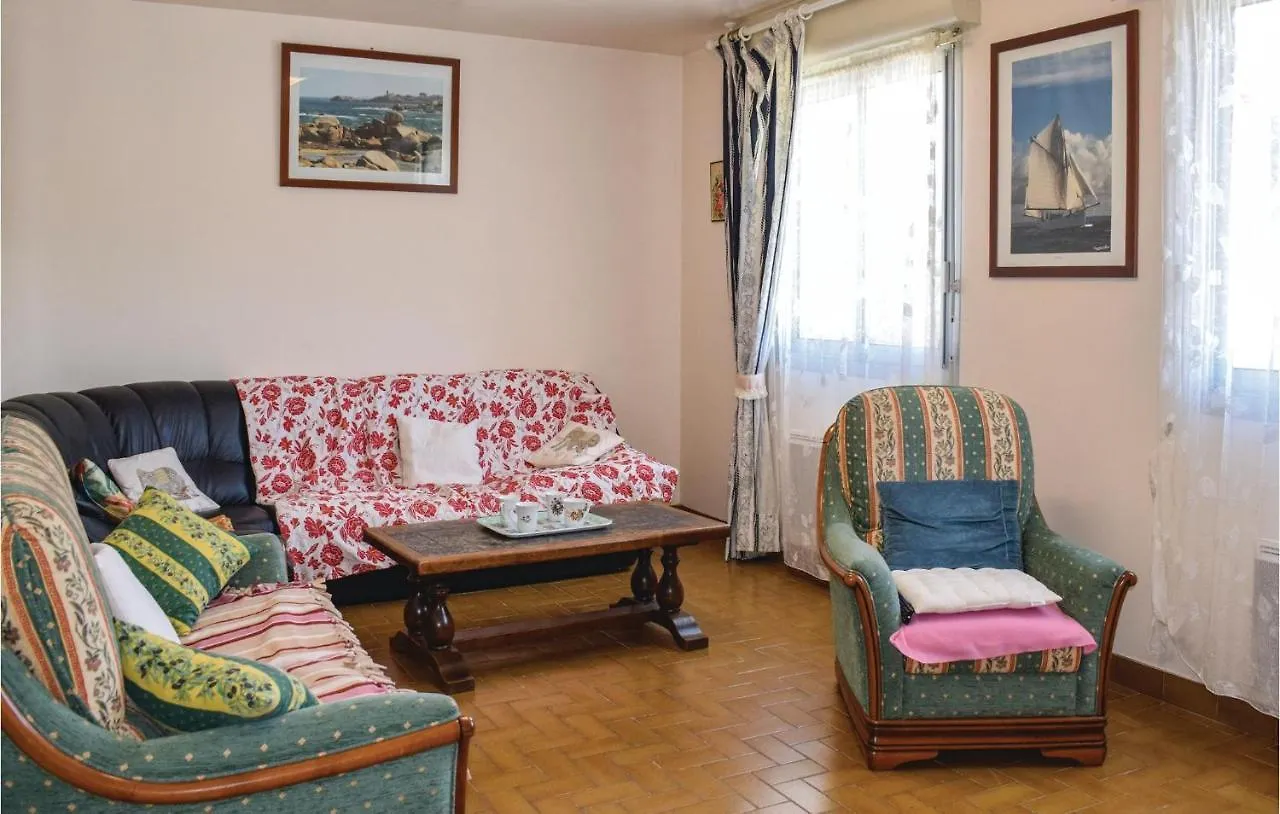 4 Bedroom Pet Friendly Home In Ploumilliau Kermeur