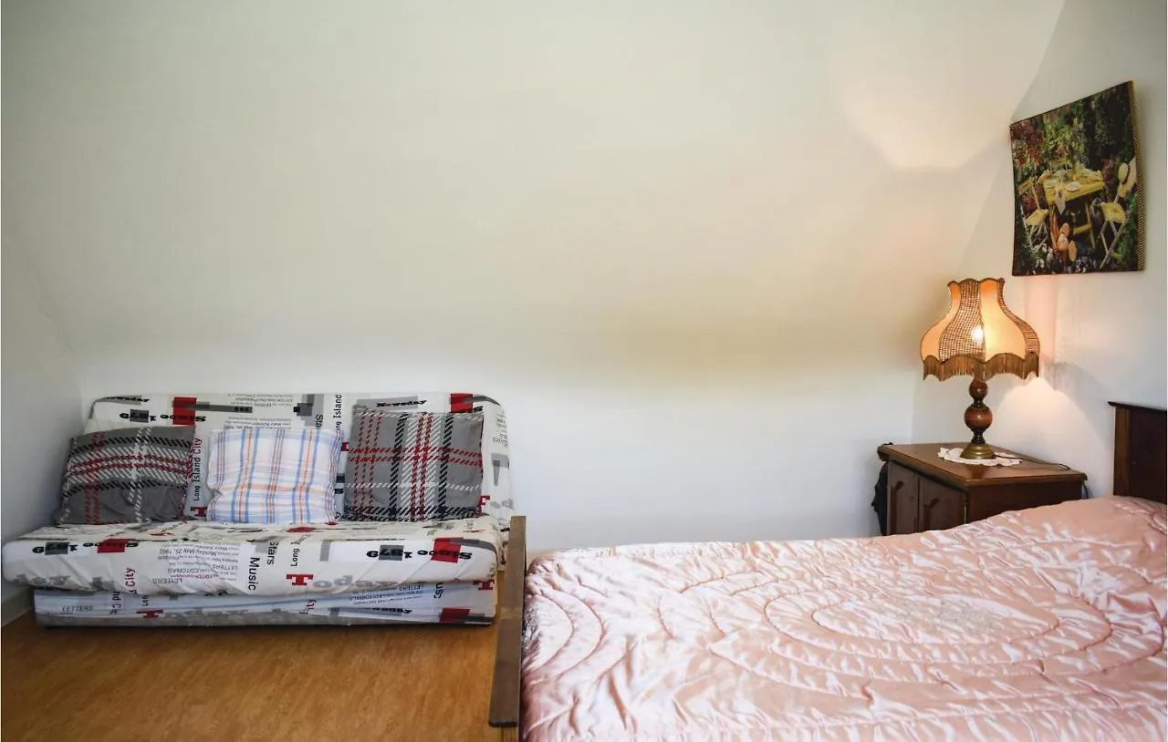 Holiday home 4 Bedroom Pet Friendly Home In Ploumilliau Kermeur