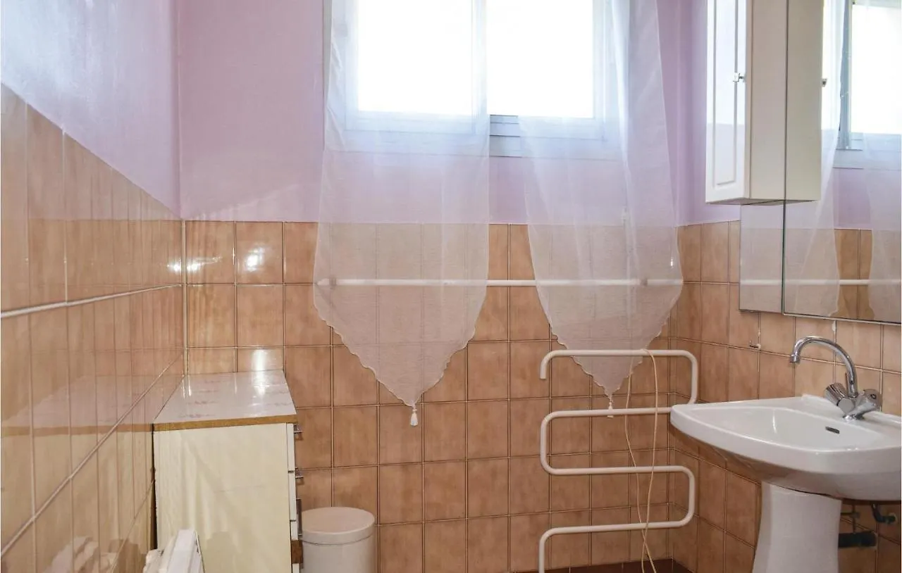 Holiday home 4 Bedroom Pet Friendly Home In Ploumilliau Kermeur